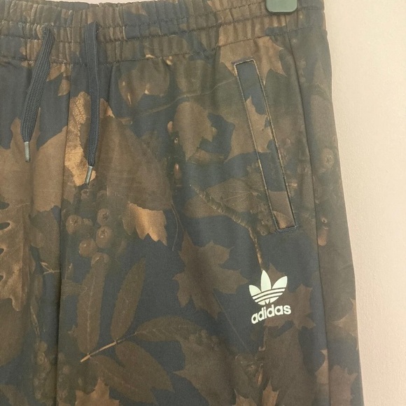 Adidas BNWT wide leg slouchy all over leaf camo pantaloon pants size 12 RARE - Picture 6 of 10